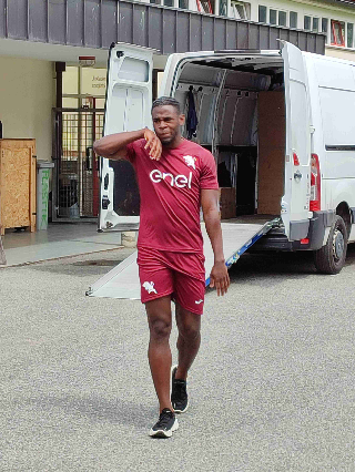 10 mesi dopo, Zapata in gruppo. Toro idea Asllani